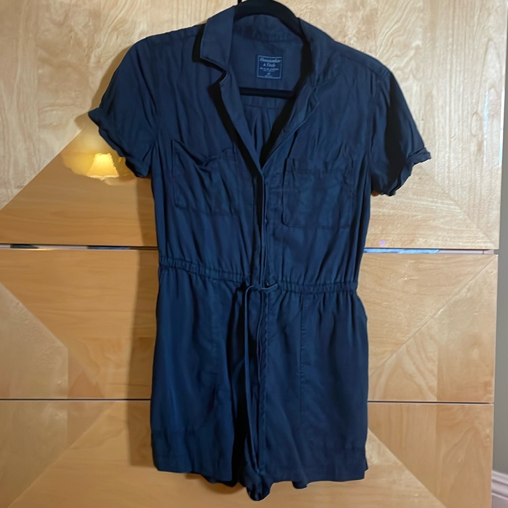 Abercrombie & Fitch Women’s short romper, in black size XS